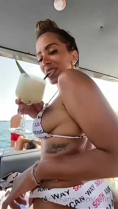 Um dos melhores v&iacute;deos da Anitta