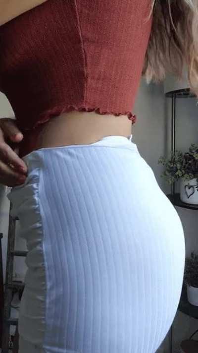 Come slide up this dress 😈