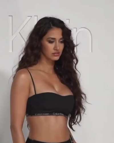 Phir se aagayi apni sabse pasandida randi Disha Patani apni CK pehenkar, kabhi kabhi lagta hai isko paise nahi sirf ek Calvin Klein ki chaddi banyan fekunga to ye mere bistar par aajayegi. Bohot pelunga saali ko ek din.