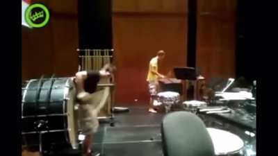 These dudes playing wonderful days on xylophone and drum 👌