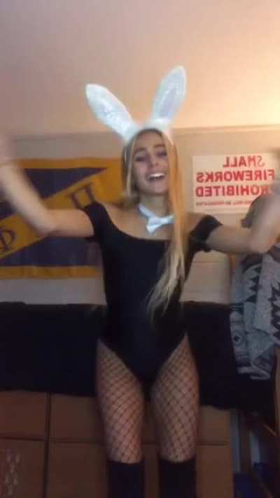 TikTok and Insta: @summernotwinter // Age: 20 // 🐰🎃