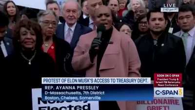Rep Ayanna Pressley breaks into song: "🎶 Elon Musk is a Nazi Nepo Baby 🎶"