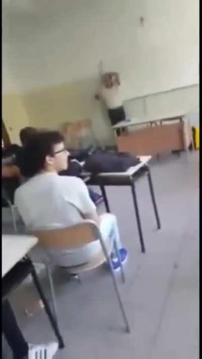 😔👉👈