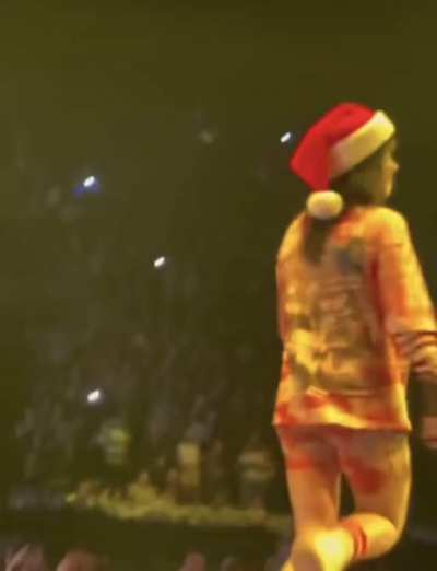 Bouncing Around &amp;amp; Showing Booty