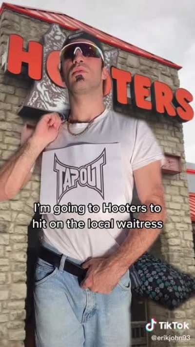 brace yourselves Hooters waitresses!!