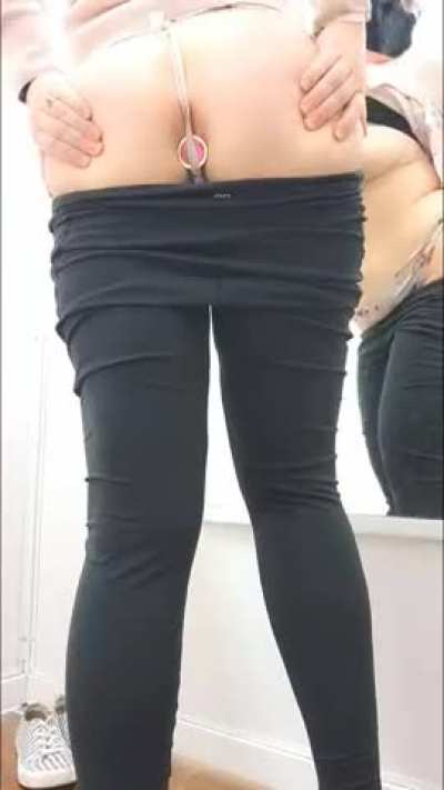 Curvy, nerdy, squirting milf 💦💁🏼‍♀️ high quality content, kinky bdsm fun, friendly chats and the hottest customs you can find 🖤