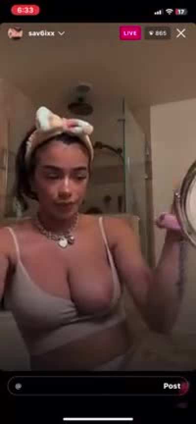 Tiddies out till the live ended😍