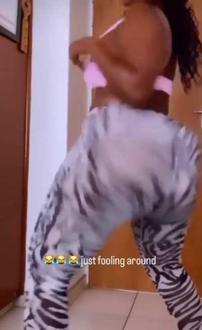 That&rsquo;s Alotta Ass She Throwing 😍🤪
