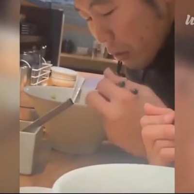 eating in creative mode