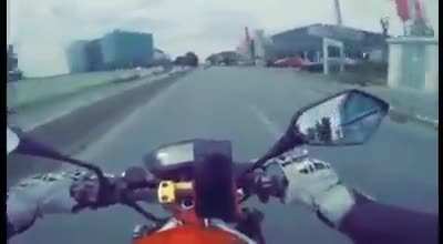 Apucă să &icirc;i dea binețe &icirc;nainte să se ducă pe p