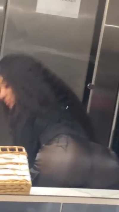 YB&rsquo;s big sister TeeLee&hellip; tell da truth u smashing or passing her?