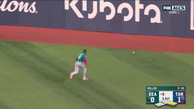 [Highlight] Victor Robles misplayed the ball with his alignment card in his mouth