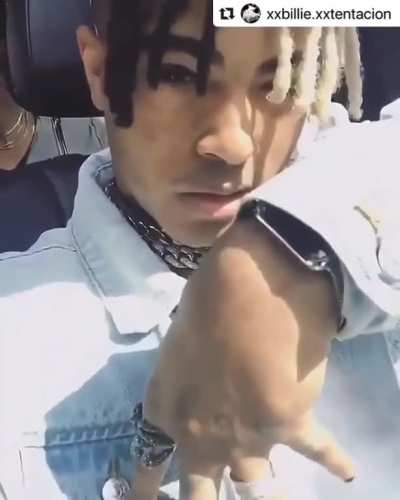 he do be drippin&rsquo; with the Simpsons pants😳