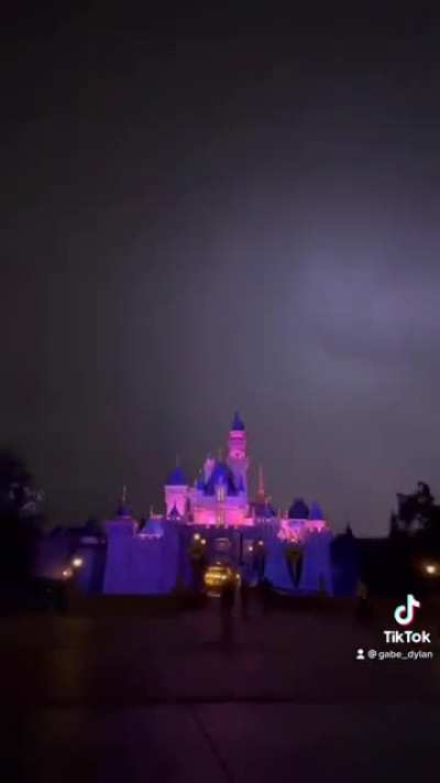 The Halloween Time effects get better &amp;amp; better every year 😂⚡️ This was Thursday at closing. No rain, close heavy thunder, lightning EVERYWHERE. This doesn&rsquo;t capture the half of it. Very fun &amp;amp; I only peed a little.