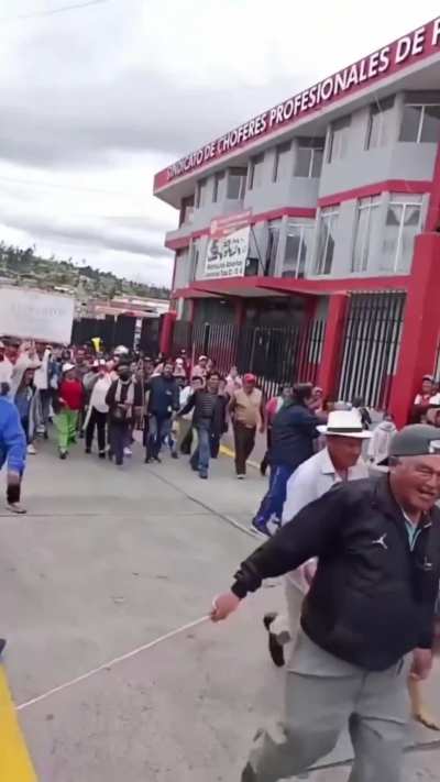 Ecuador, amenazan a los venezolanos con que tienen 72 horas para salir de la localidad. Es una exageraci&oacute;n no?