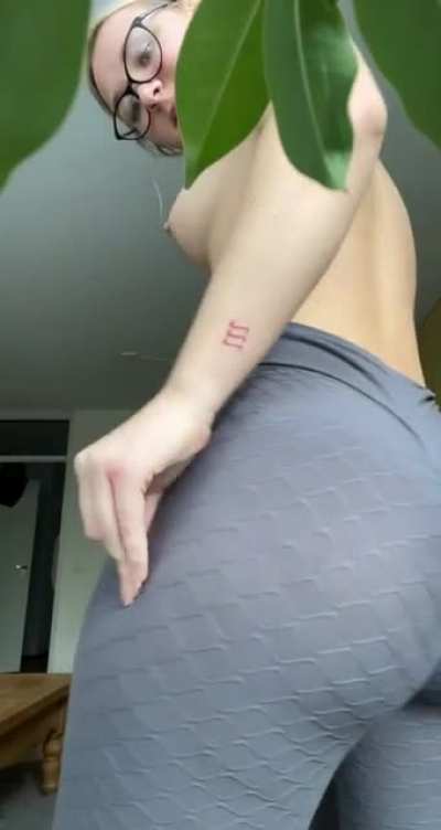Would oyu smsah her?