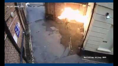 Idiot sets himself on fire while trying to burn down a synagogue Xpost From r/DontBeStupid