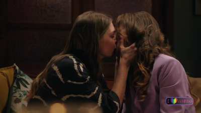 Daphne Paelinck &amp; Lauren Muller - "Thuis" - (12/22/2023) - *AI ENHANCED*