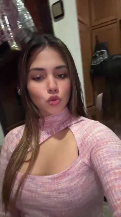 18F Who&rsquo;s brave enough to eat me. Human?
