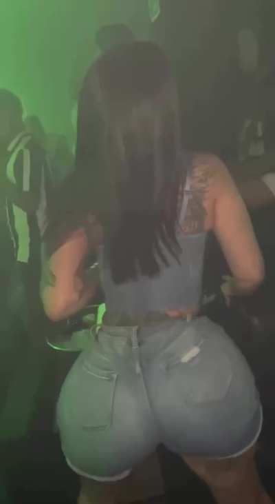 Jeans twerk 😏