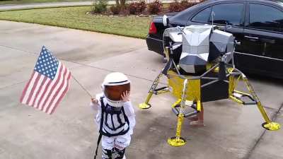 These Sister where inspired by the book "I am Neil Armstrong" and dressed up as a Lunar Lander and Astronaut!