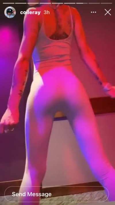 Her booty do be getting bigger thou ❤️❤️❤<wbr>️❤️💙💙<wbr>💙💙💙👀