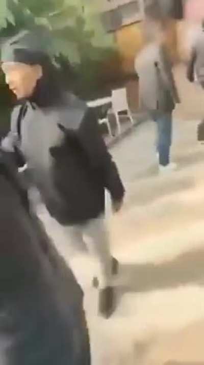 Neta vaneko public servent ho muji Bhagwan banauney Kam garney haina question sodhney ho hamley j gaar vanyo tyo garnu parxa yini haru ley neta Bhagwan haina hami janta ko nokar ho🙏