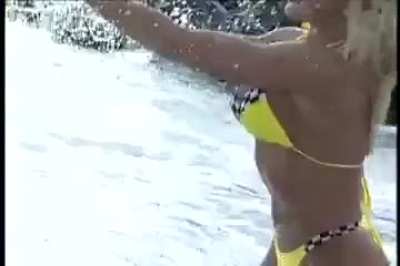 Torrie Wilson&lsquo;s bikini photoshoot for American Curves