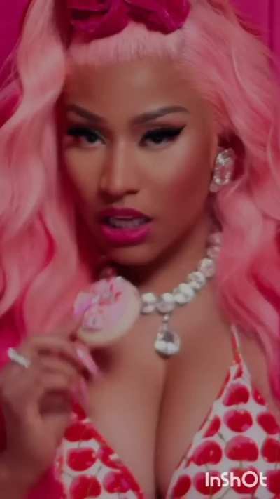 Nicki busty meat😛🤤