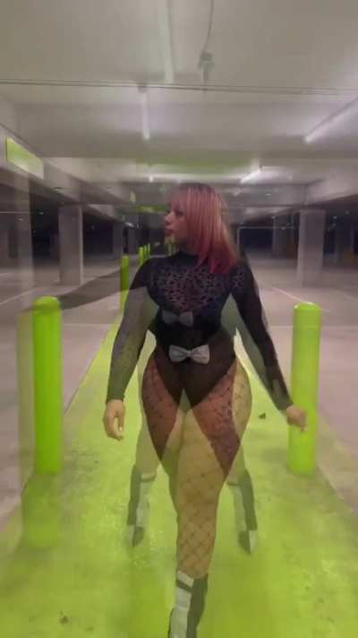 Laylared Publc Twerking
