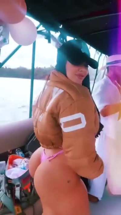 Big booty bitch 
