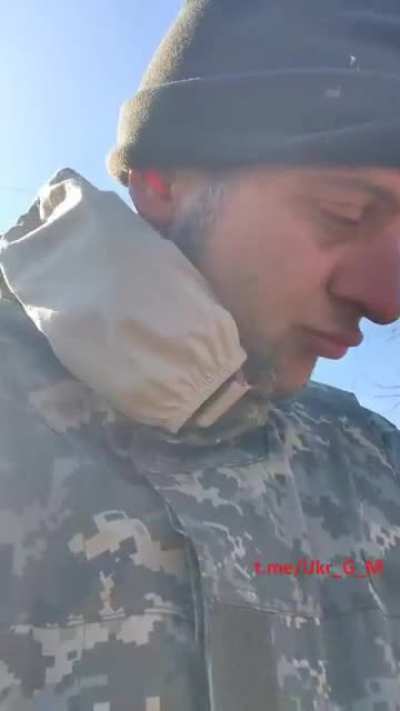 К укронацику подкралась "пифтонна бомба". И вы знаете, укронацик разобиделся! Всем, кто спрашивает, что такое "пифтонна бомба": этот мем, который берет свое начало с данного видео напуганного нашими бомбардировщиками укронациста.