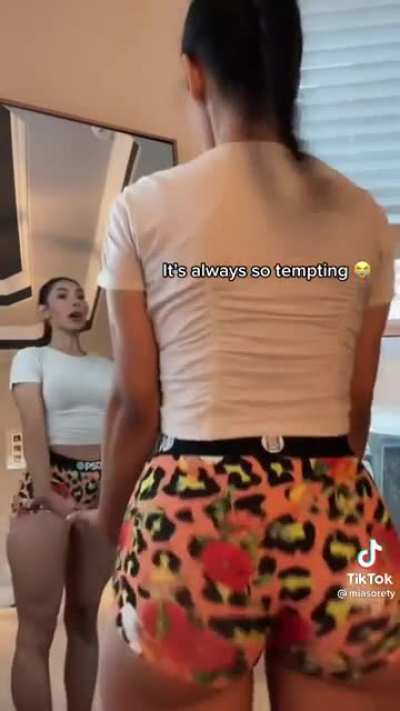 I&rsquo;m tryna touch the boat 😭🍑
