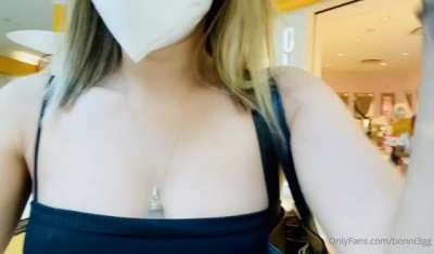 Bunni3gg Public Titty