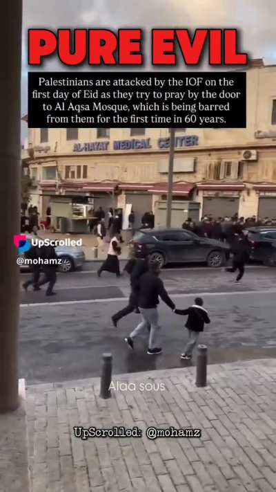 Palestinians attacked by the IOF as they try to pray outside Al Aqsa Mosque