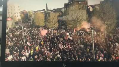Video of #KroenkeOut protests outside the Emirates
