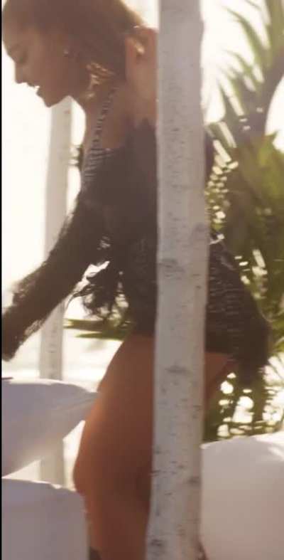 Little plump booty, so perfect 🍑