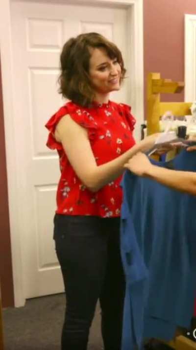 Milana Vayntrub (That Moment When) - Mobil<wbr>e/Ver<wbr>tical<wbr>.