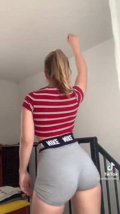 I like to show you my 🍑