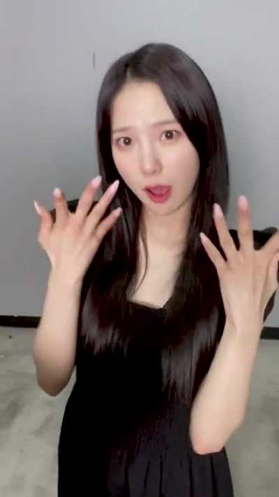 [220819] Yujin TikTok update: I guess it's love💕