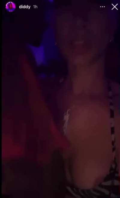 Diddy steady plottin on her ass lol
