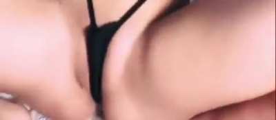 This is one of her videos in alua. Btw this is not her. I already found the original video. She just cut upper part n post the lower part n act like this is hers. She kind of a scammer too. Just want to say, not all the video in her acc are actually hers.