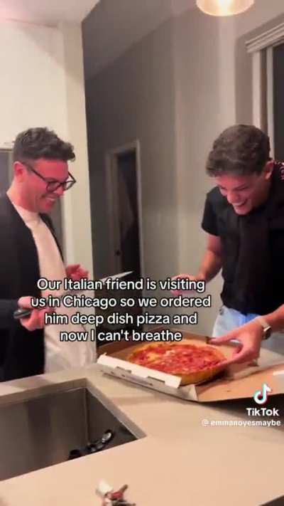 Italian man&rsquo;s reaction to Chicago deep dish
