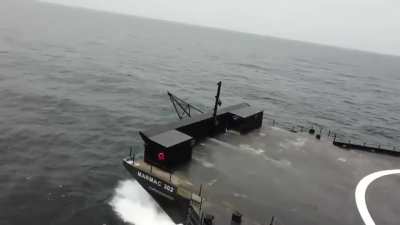 У СпейсЭкс четвёртая самоходная посадочная баржа для ракет. Называется &laquo;Нехватка гравитации&raquo;, из новеллы Иэна Бэнкса &laquo;Материя&raquo; (2008)