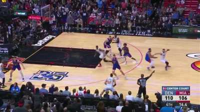 [Highlight] Jimmy Butler misses the bafflingly easy layup with 16 seconds left
