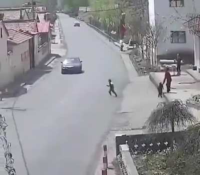 小盆友体操动作完成的不错哦😁