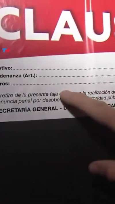 En un boliche de Burzaco un par de artistas prendieron unas bengalas y casi se prende fuego todo el techo 