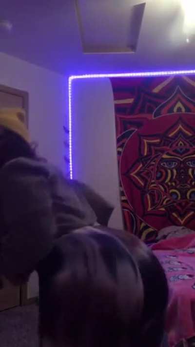 White girl twerk