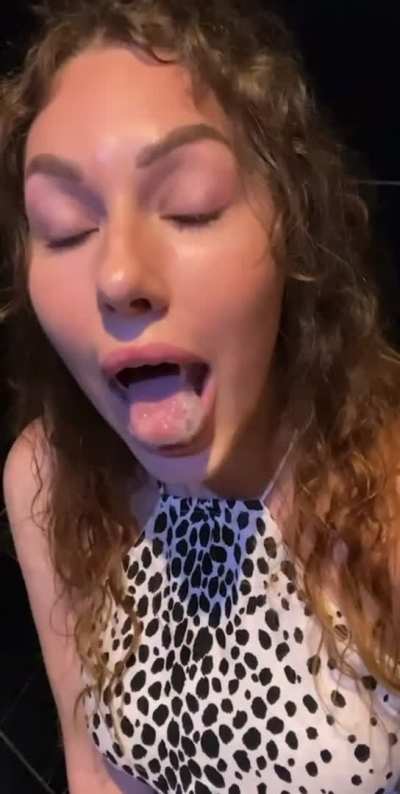 Cum slut plays with her load in restroom