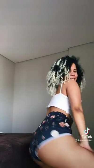 Just a daily twerk passing by